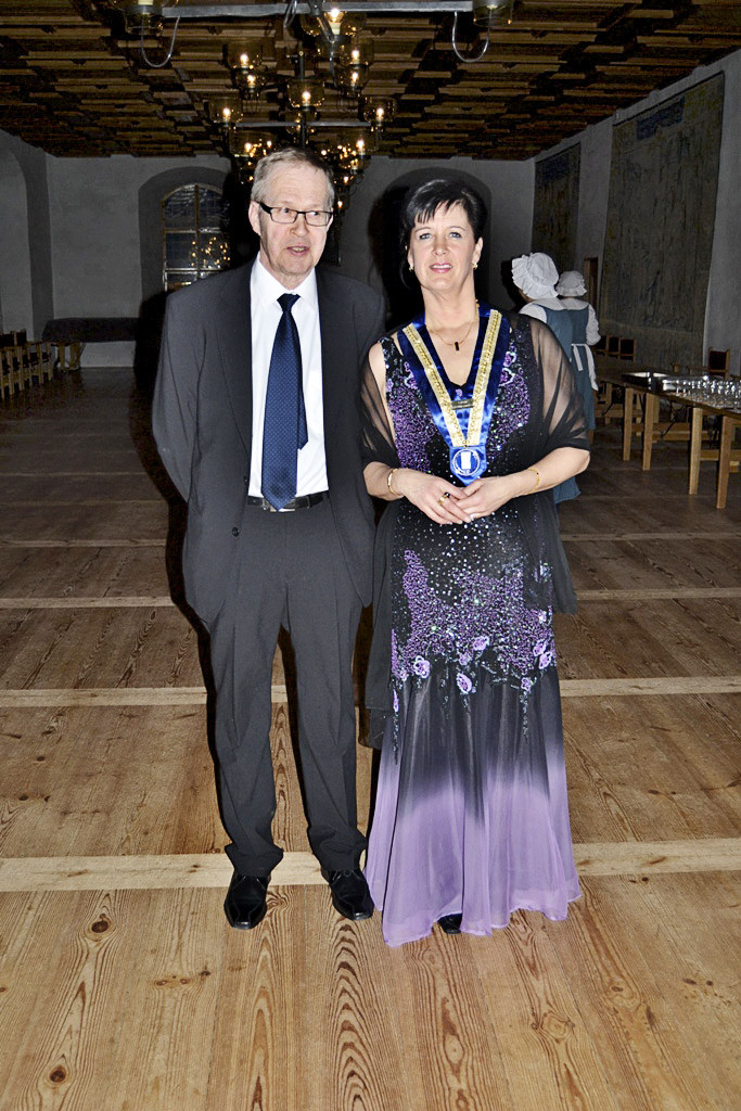 Keittiömestarit Markku Kiiski ja Tarja Ahokas valmiina juhlimaan Turun keittiömestareiden 40-vuotista taivalta.