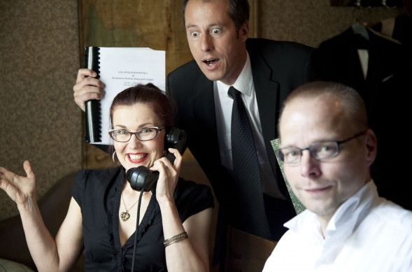 Salapoliisioopperasta vastaavat Katriina Virta, Timo Kotilainen (ylhäällä) sekä Roope Lipasti.
