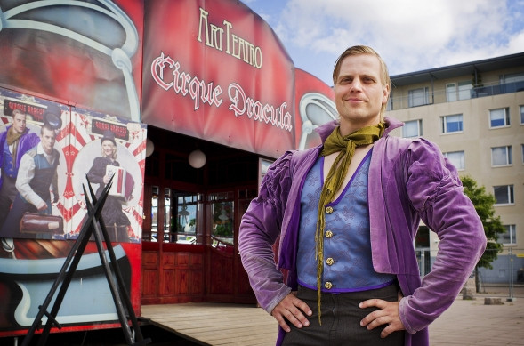 Sirkustaiteilija Antti Kulmala sai Varsinais-Suomen taidepalkinnon.