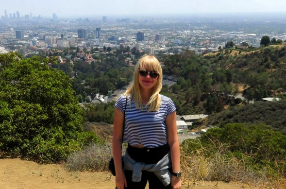 Taksvärkin Turun alueen vapaaehtoiskoordinaattori Johanna Sormunen on palkittu sitoutuneesta ja aktiivisesta vapaaehtoisesta panoksestaan lasten ja nuorten kansainvälisyyskasvatuksen parissa. Kuva Los Angelesista.