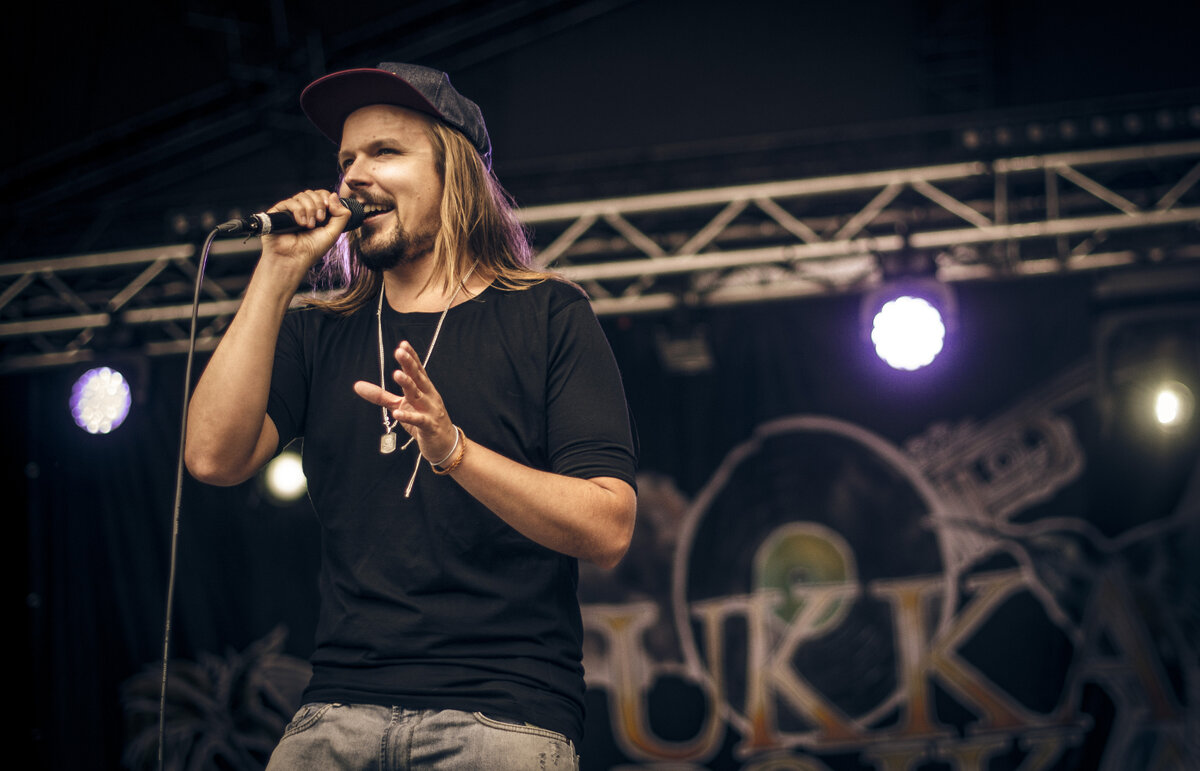 Jukka Pojan joulu keikkalavoilla - Viihde - Aamuset