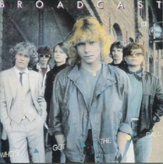 Broadcast: Who’s Got the Ball -levyn kannessa Nikku on toinen oikealta.