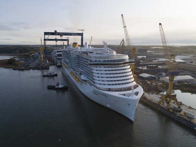 Costa Smeralda varustelulaiturissa.