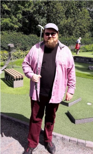 Mentalisti Pete Poskiparta vieraili ensimmäisenä tunnettuna turkulaisena Kupittaanpuiston  minigolfissa.