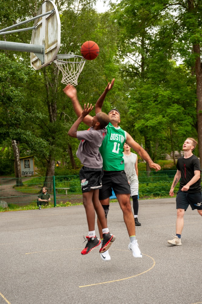 Yökorista Urheilupuistossa.