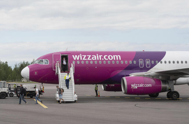 Wizz Airin sunnuntaisen Gdanskin-lennon matkustajista yksi testattiin koronapositiiviseksi. Kuva on kesäkuulta.