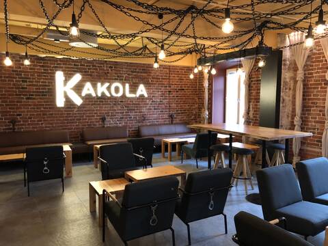 Hotel Kakolassa on 150 huonetta, ravintola, viinitupa sekä laajat kokous- ja juhlatilat.
