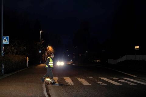 Heijastin on tarpeen myös taajamassa, vaikka alueella olisikin katuvalaistusta.