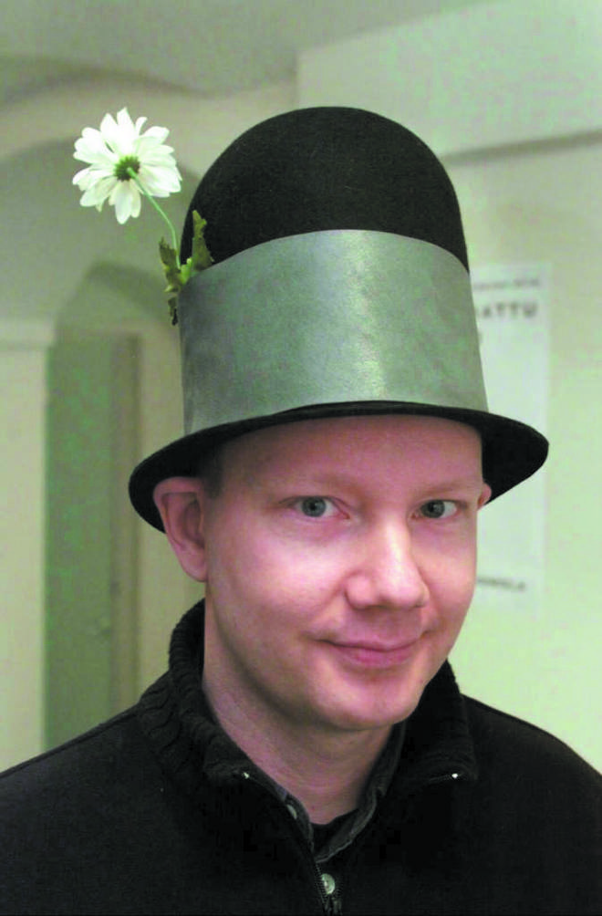 Jussi ”Juba” Tuomola palkittiin Puupää-hatulla vuonna 2001. 