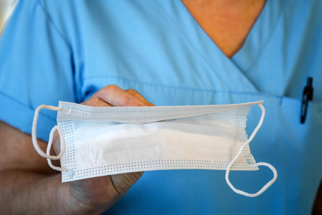 Suositus on, että kaikki yli 12-vuotiaat käyttäisivät kasvomaskia.