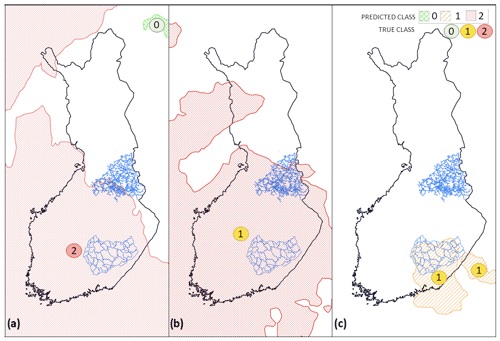 Esimerkkitapaukset mallin vahinkoennusteista Tapani- (a), Rauli- (b) ja Pauliina-myrskyissä (c). Värjätyt alueet kuvaavat mallin ennustamia myrskyolioita eli myrskykeskuksen mukana liikkuvia, tietyn tuulennopeuden ylittäviä alueita ja niiden vaarallisuutta (punainen = suuret tuhot, keltainen = pienet tuhot, vihreä = ei tuhoja). Numerot puolestaan kuvaavat toteutunutta vaarallisuusluokkaa. Sähköverkko-operaattorien toiminta-alueet on kuvattu sinisellä.
