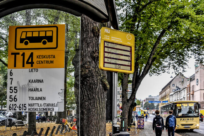 Fölin mukaan matkustajamäärä on pandemian takia noin 40–45 prosenttia normaalia pienempi.