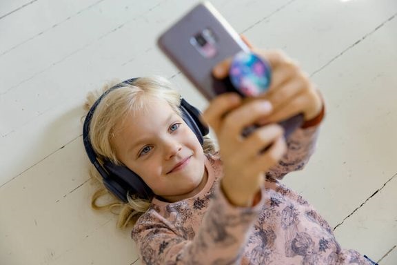 Ensimmäinen älypuhelin hankitaan lapselle nykyisin keskimäärin 6–7 vuoden ikäisenä.