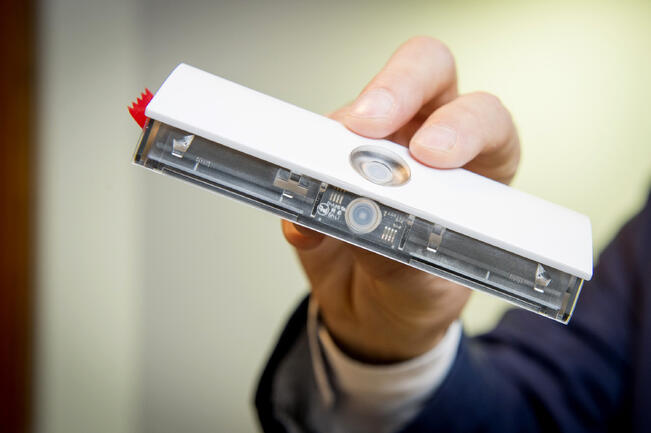 Liesivahdin anturi kiinnitetään lieden yläpuolelle.