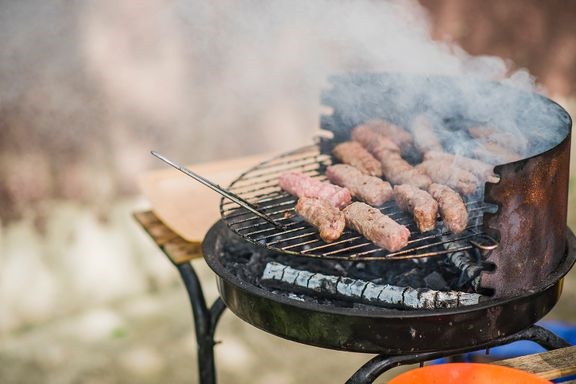 Parvekkeella grillaaminen on osa normaalia asumista, kunhan sillä ei aiheuteta esimerkiksi tulipalon vaaraa.