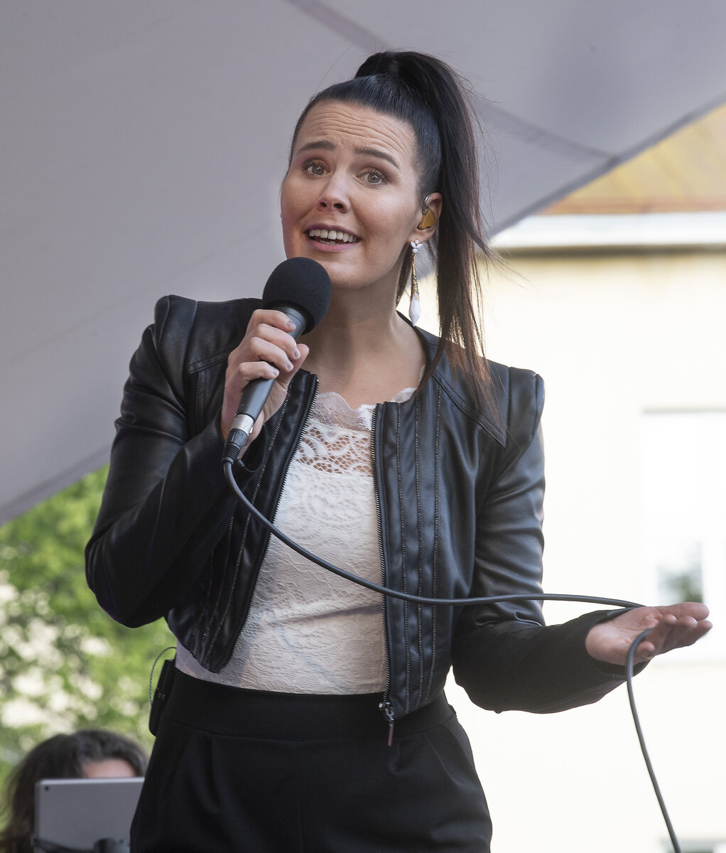 Anne Mattila Ja Riku Niemi Orchestra Mittavalle Joulukiertueelle 