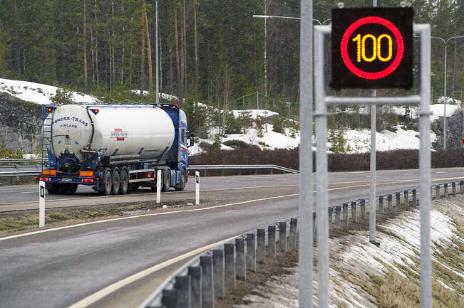 Talvikauden nopeusrajoitukset otetaan käyttöön koko maassa lokakuun loppuun mennessä.