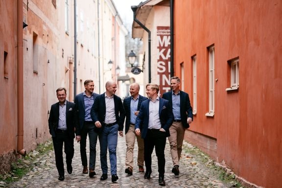 Jaakko Ossa (vas.), Akseli Kiiski, Veli-Matti Otava, Matti Rantanen, Matti Rostedt ja Jukka Kokkonen muodostavat Kuusi Partnersin. 