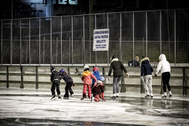 Parki n kenttä avautuu luistelijoille lauantaina.