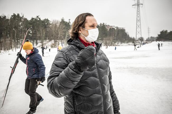  Jorma Fisk hoitaa Impivaarassa suksen vuokrausta.