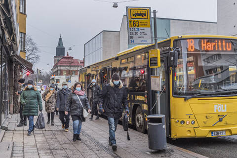 Maskipakko päättyy Fölin busseissa.