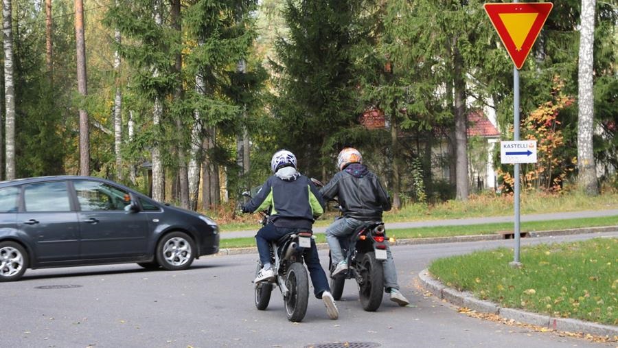 Mopojen virittäminen kulkemaan sallittua kovempaa on edelleen yleistä.