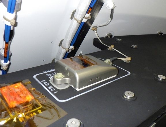 ASRO aloitti EAD-säteilymonitorien suunnittelun vuonna 2018. Kuvassa ne ovat asennettuina Orion-alukseen laukaisua varten. 