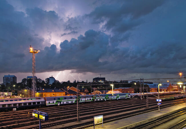 Elokuussa Suomessa salamoi ennätyksellisen paljon. Kuva on vuodelta 2015.