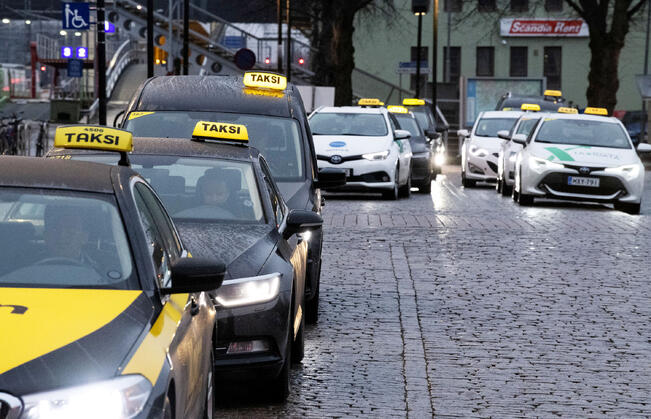Lounais-Suomen poliisilaitos, Traficom ja Verohallinto tekivät perjantaina yhteisen valvontaiskun taksiliikenteeseen.