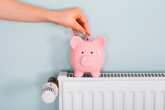 Lähes 70 prosenttia vastaajista oli sitä mieltä, että huoneilman lämpötilat ovat omassa taloyhtiössä liian korkeita kesäaikaan.