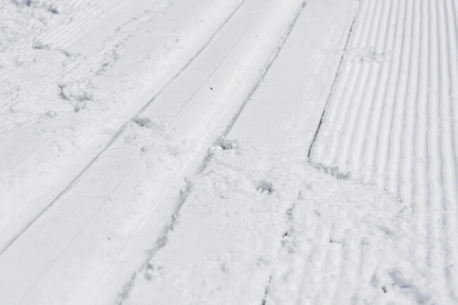 Hiihtoladulla käveleminen on kielletty.