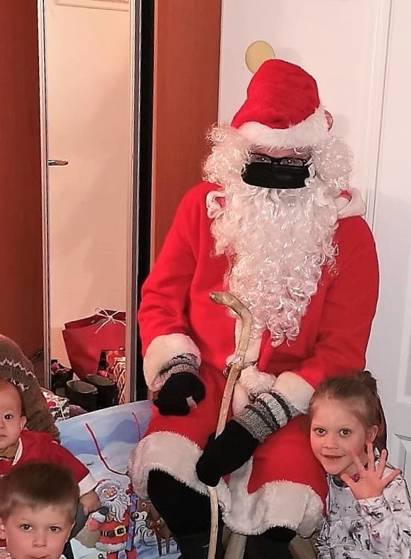 Joulupukki on nähnyt monia erilaisia jouluja, maskijoulunkin. 