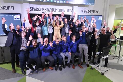 Turku Science Park Oy järjestää startup-yrityksille ja tuleville sellaisille muun muassa kiihdytysohjelma BusinessUpia. Kuvassa vuoden 2021 ohjelman valmentajia ja tiimejä.