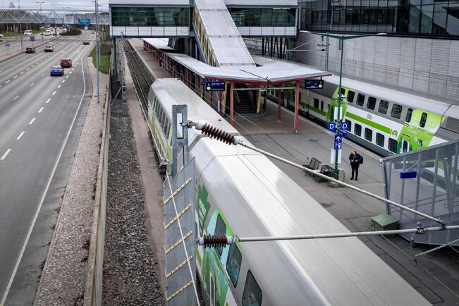 Valtiovarainministeriö ja liikenne- ja viestintäministeriö ovat laskeneet Tunnin junan hinnaksi 3,4 miljardia euroa.