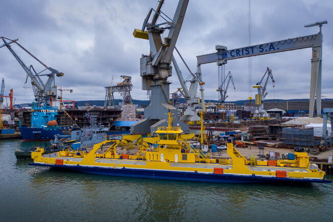 Akkuhybridilossi rakennettiin Crist S.A. -telakalla Puolassa.