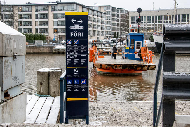 Förin pohja ja kansi maalataan huollon aikana.