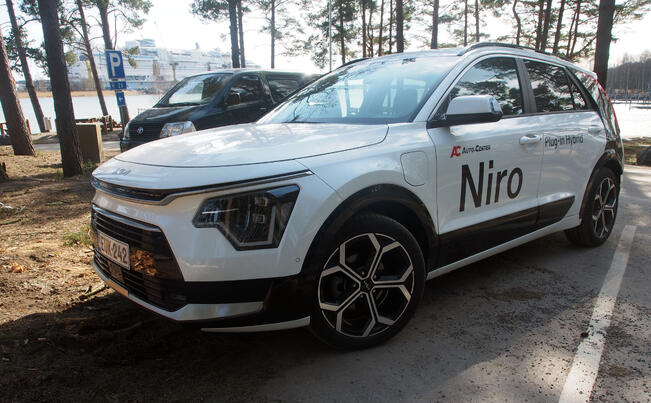 Uusi Kia Niro on jättänyt pelkän polttomoottorin menneisyyteen.
