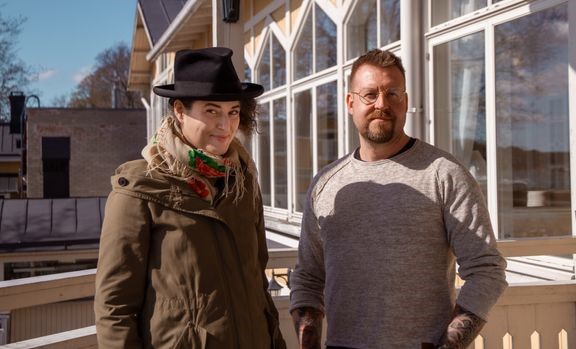 Naantalin Kaivohuoneen terassin ulkoasu ja ruokakonsepti päivittyvät täksi kesäksi täysin. Tapahtumapäällikkö Sara Bronstein ja Sunborn Eventsin keittiötoimen päällikkö Kristian Karnell vastaavat uudistuneista juoma- ja ruokalistoista. 