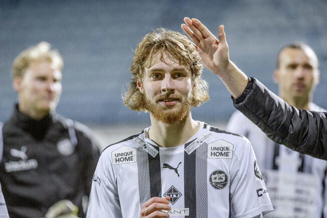 Viime kaudella TPS:ssa pelannut, täksi kaudeksi Interiin siirtynyt Olli Jakonen jatkaa SalPassa.