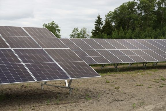 Aurinkopuisto Kemiönsaaressa.