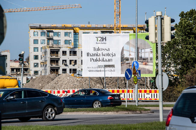 Asuinrakentamiseen myönnettyjen rakennuslupien kuutiomäärä väheni vuoden maalis–toukokuun aikana 63 prosenttia vuodentakaisesta.