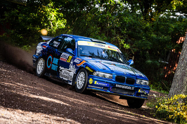 Markus Hellström kävi viime viikonloppuna notkistamassa ranteita Rallisprint SM -sarjan Säkylän osakilpailussa luokkavoiton arvoisesti.