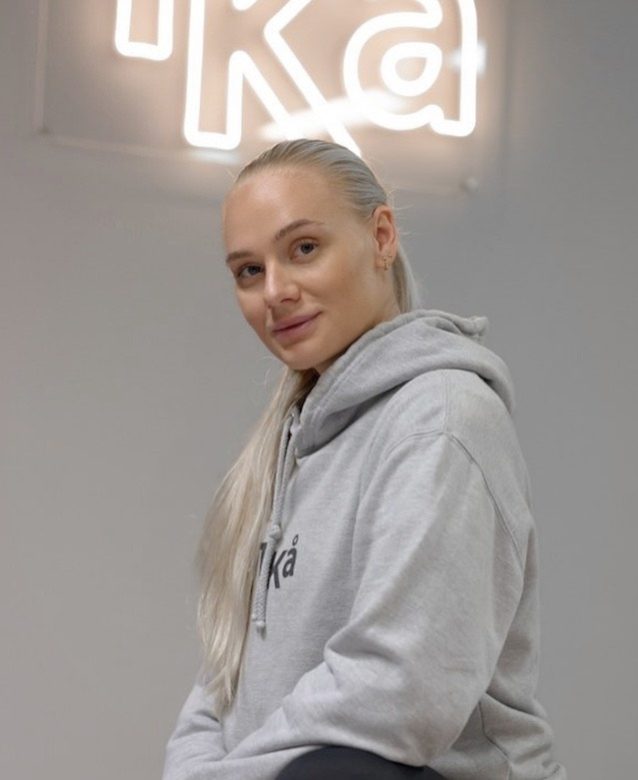 Varpu Allenius vannoo edelleen paperikalenterin nimeen. Siit&#228; huomaa oman nimip&#228;iv&#228;n helposti, mutta nimip&#228;iv&#228;&#228; h&#228;n ei suuremmin juhli.