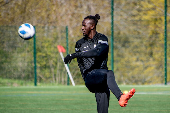 Samba Benga ajettiin ulos HIFK:ta vastaan.
