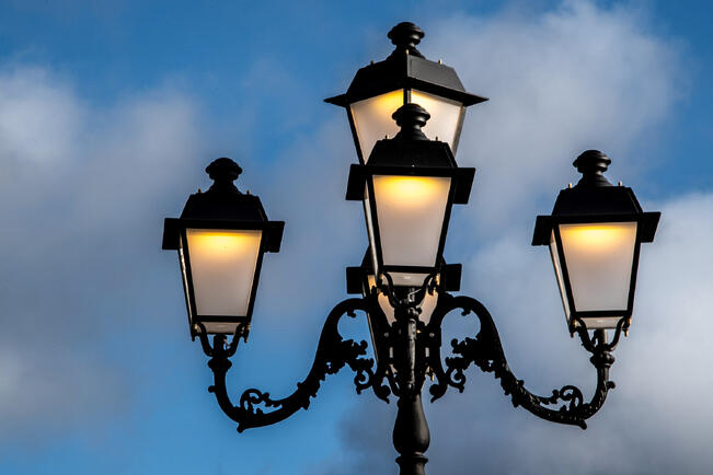 Kauppatorin valaistuksesta on tulossa vuodenaikojen ja tapahtumien mukaan vaihtuva.