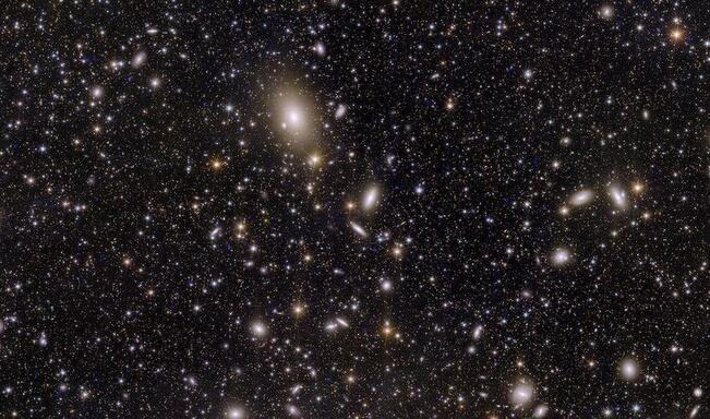 Perseus-galaksijoukko Euclid-avaruusteleskoopin kuvaamana. 