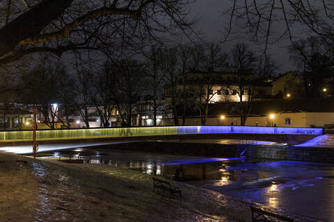 Kirjastosilta on kymmenvuotias.