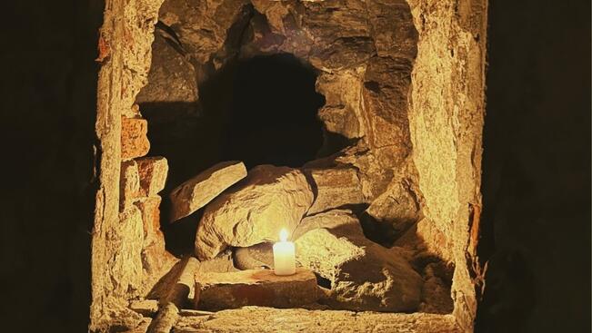 Hämärässä museossa kannattaa kulkea varoen.