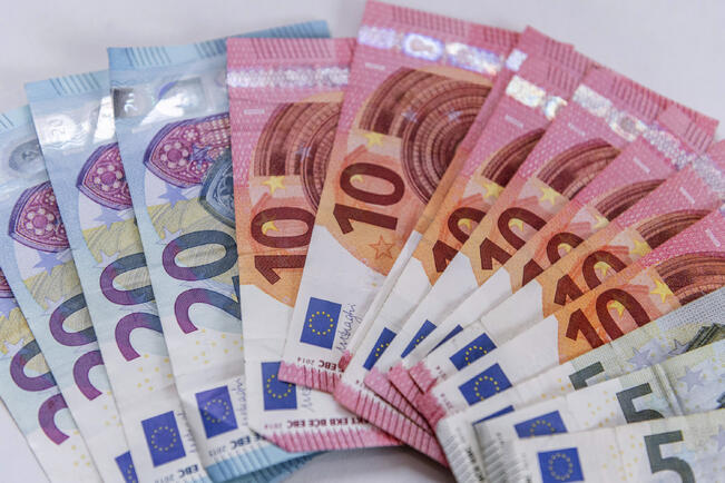 On edelleen hyvin yleistä antaa käteistä rahaa joululahjaksi.