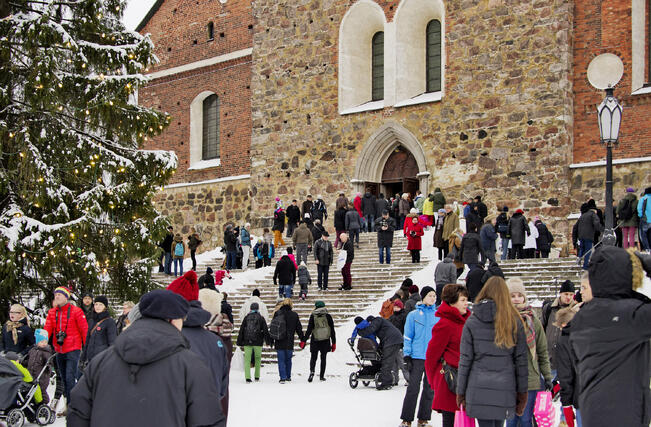 Kirkot kutsuvat jouluna.